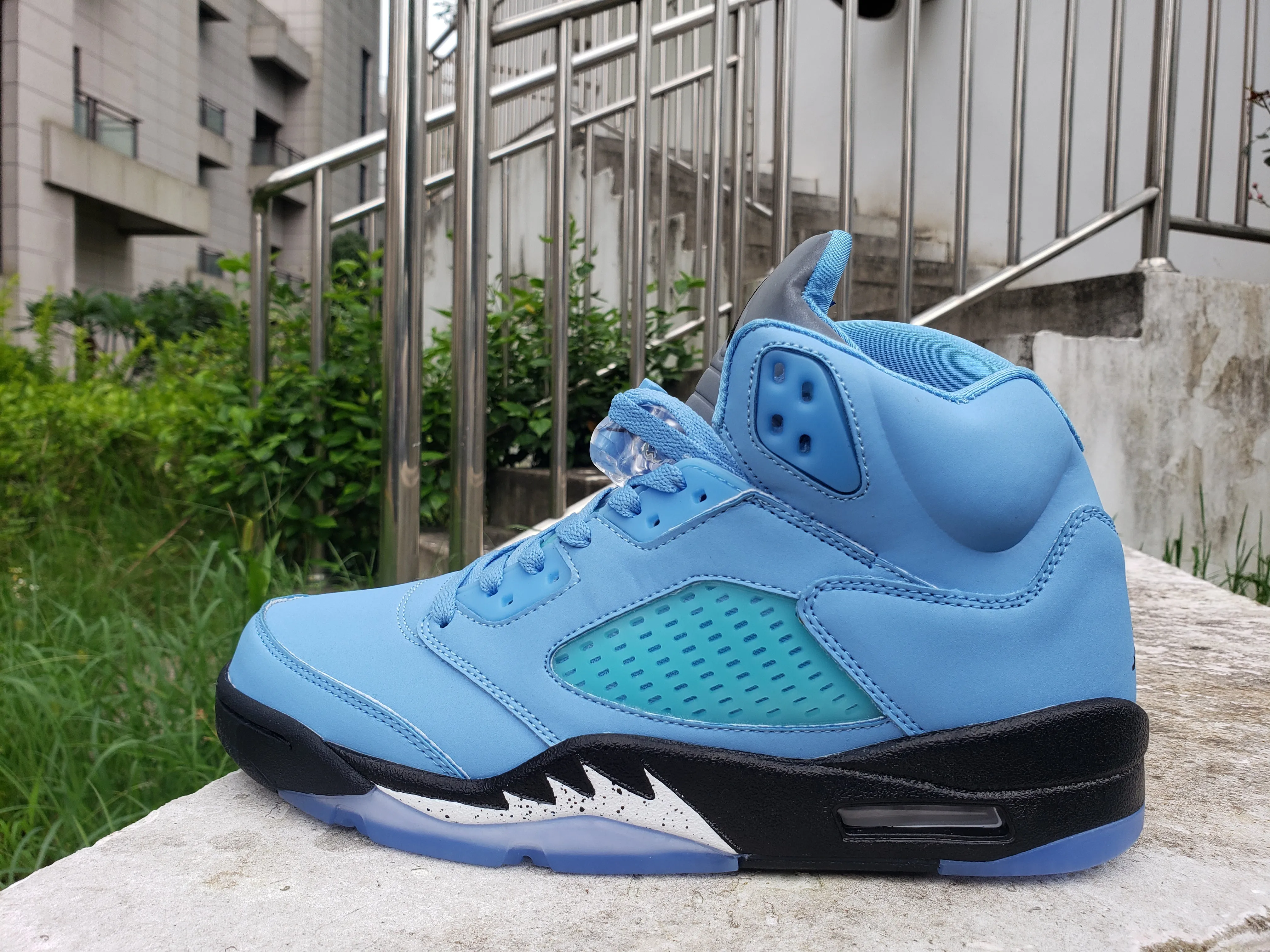 Air Jordan 5 "University Blue"